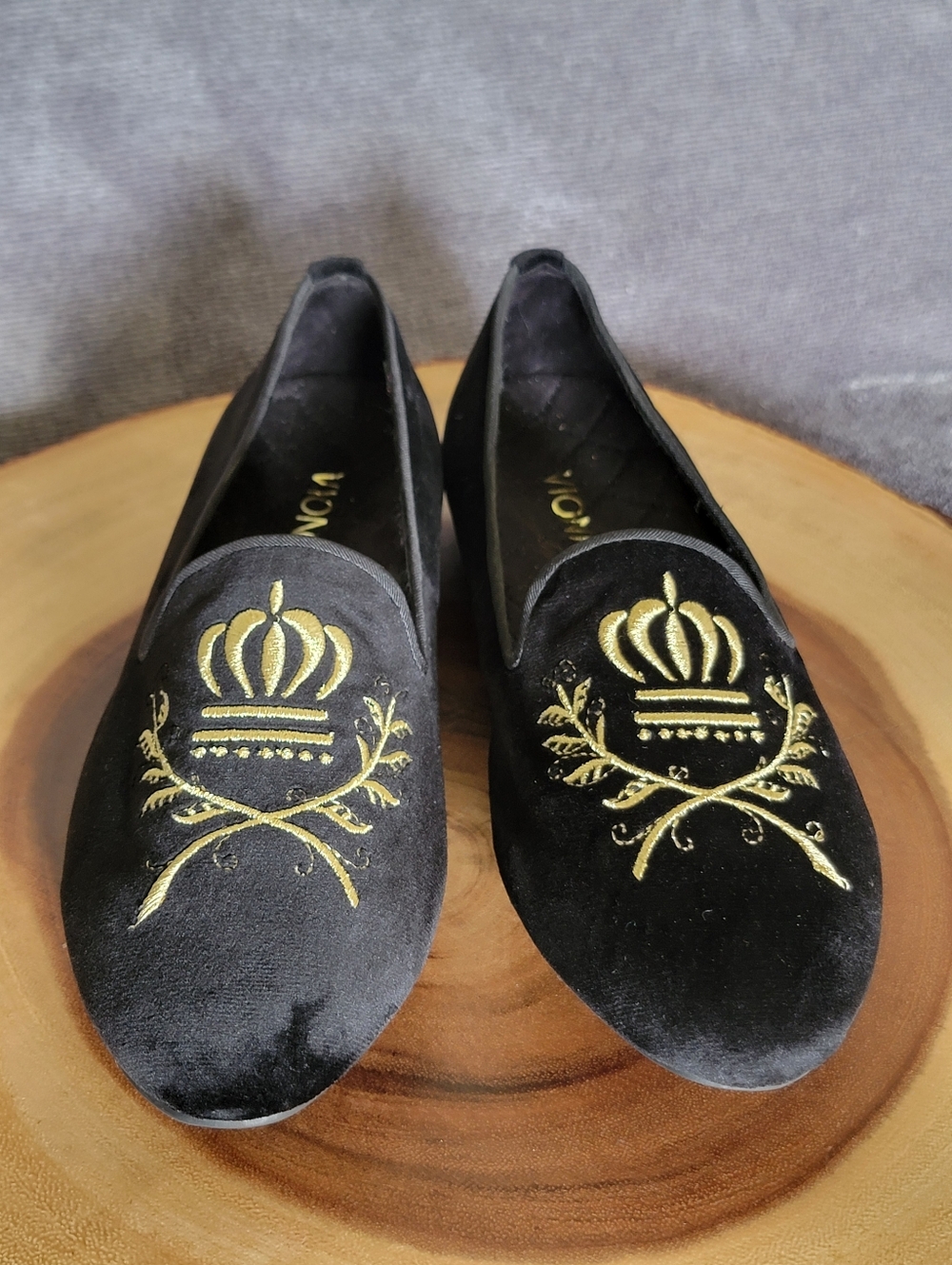 Vionic Black Velvet Slippers/Loafers with Gold Crest Embroidery Sz 8 Super Nice!